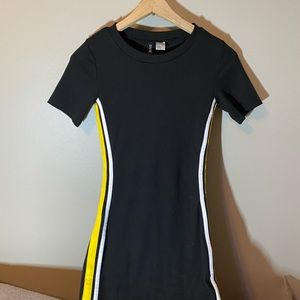 Black right dress with sleeves